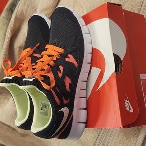 *Worn once* Women's Nike Free Run 2 sz 10